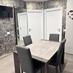 Othalan Aparments קסטלבאטה